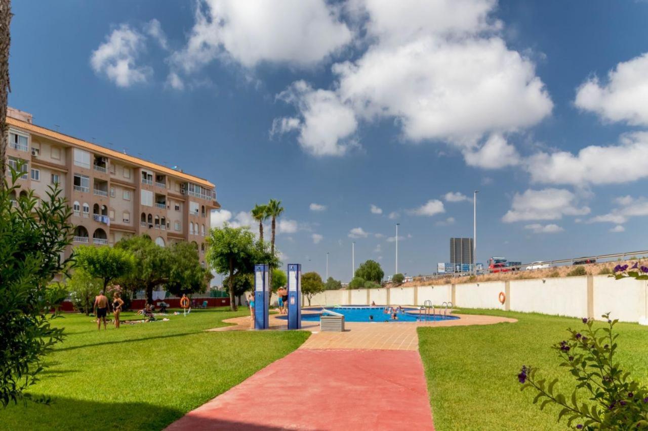 Apartamentos Villa Madrid Τορεβιέχα Εξωτερικό φωτογραφία